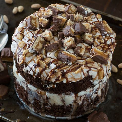 Snickers Bar Ice Cream Cake Snickers Ice Cream Cake, Snickers Dessert, Snickers Ice Cream, Earthquake Cake, Snickers Candy Bar, Chocolate Pictures, Ice Cream Cake Recipe, Snickers Bar, Icecream Bar