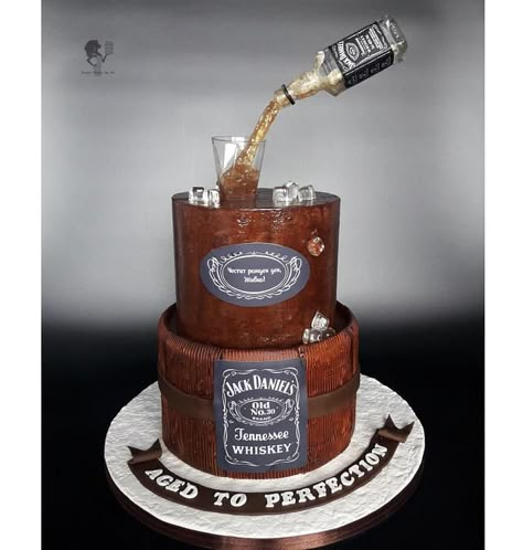 Jack Daniels Birthday Party, Jack Daniels Torte, Bolo Jack Daniels, Handyman Cake, 30th Birthday Cakes For Men, 60th Birthday Cake For Men, Jack Daniels Cake, Liquor Cake, Anti Gravity Cake