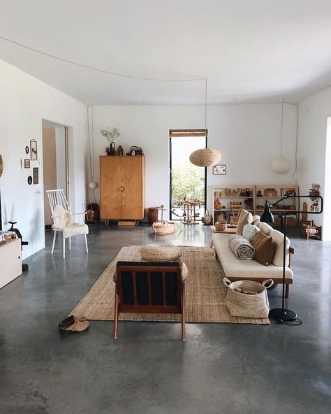 Tessa Hop Design Blogs, Mid Century Modern Interiors, Style Deco, Home Alone, Cheap Decor, Country Home Decor, Danish Modern, Cheap Home Decor, Modern Interior Design