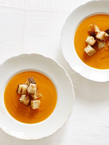 Get Ina Garten's recipe for Winter Squash Soup #Thanksgiving Squash Soup Recipes, Winter Squash Soup, Easy Fall Dinners, Winter Squash Recipes, Best Thanksgiving Recipes, Butternut Squash Recipes Soup, Squash Soup Recipe, Thanksgiving Dinner Recipes, Fall Soups