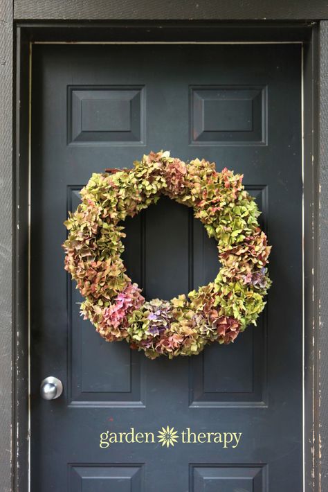 easy fall Hydrangea wreath Hydrangea Wreath Diy, Fall Hydrangea Wreath, Fall Hydrangea, Fun Fall Crafts, Dried Hydrangeas, Dried Flower Wreaths, Hydrangea Not Blooming, Diy Fall Wreath, Hydrangea Wreath