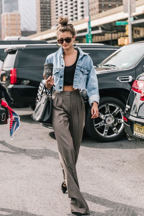 Cropped Denim Jacket Outfit, Cropped Jacket Outfit, Coffee Date Outfits, Wide Leg Pants Outfit, Jean Jacket Outfits, Leg Pants Outfit, Denim Jacket Outfit, Denim On Denim, Look Retro