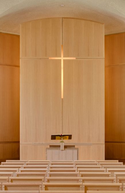 -Second Presbyterian Church Small Church Design, Japan Kindergarten, Church Altar Design Ideas, Church Design Sanctuary, Chapel Interior, Minimalist Wood Furniture, Church Design Architecture, Church Entrance, Church Altar