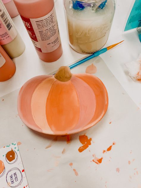 Paint Punkin Ideas, Painting Ideas Fall, Fall Aesthetic Pumpkin, Pumpkin Pottery, Pumpkin Aesthetic, Pottery Painting Ideas, Aesthetic Pumpkin, Diy Pottery Painting, Pottery Painting Designs