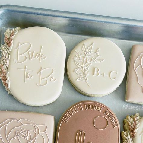 Best Bite Cookie Co. | Custom Cookie Art on Instagram: "These kind of sets always end up being my favorite.✨ • • • • #bohobride #bohocookies #bridalshowercookies #bohobridalshower #bridecookies #bespokecookies #decoratedsugarcookies #cookieart #sugarart #customdesign #phoenixbride #arizonacookies #azcookies" I Do Crew Cookies, Custom Bridal Shower Cookies, Boho Bridal Cookies, Neutral Bridal Shower Cookies, Bride To Be Cookies Decorated, White Bridal Shower Cookies, Boho Bridal Shower Cookies, Bride To Be Cookies, Bachelorette Sugar Cookies