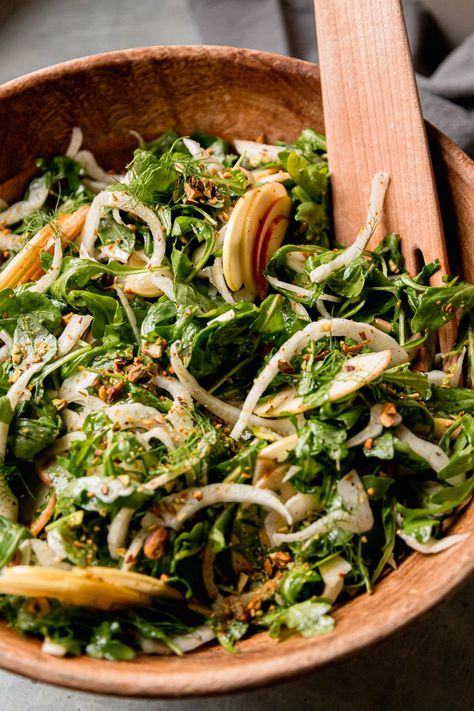 Easy Shaved Arugula Fennel Salad with Apple Quick Vegan Dinner Recipes, Salad To Go, Vegan Gluten Free Dinner, Sliced Apple, Side Salad Recipes, Good Recipe, Veggie Dinner, Baby Arugula, Vegan Pasta Recipes