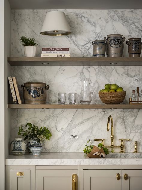 Kitchen Sink No Window, Amber Interiors Kitchen, Architectural Digest Kitchen, Brooke Wagner Design, Brooke Wagner, Marble Backsplash Kitchen, Urban Electric, Alabaster White, House Floor Design