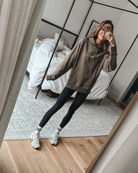 Cloudnova Shoes, White Hoodie Outfit, Oversized White Hoodie, Abercrombie Hoodie, On Cloudnova, Oversized Polo, Lazy Day Outfits, Sugar Rush, Hoodie Outfit