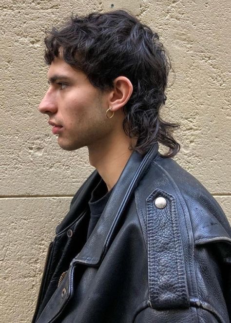 Haircut For Wavy Hair, Taper Men, Haircut Quiz, Men Haircut Undercut, Wolf Cut Hairstyles, Guy Haircuts Long, Men Haircut Curly Hair, Shaggy Short Hair, Mullet Haircut