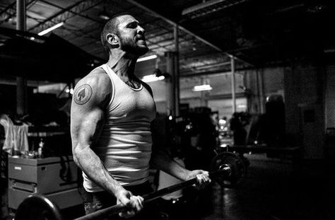 ◼️Pablo Schreiber Fan Page◼️ on Instagram: "Throwback to this workout pic taken while Pablo was filming Den of Thieves 🥵 #WorkoutWednesday #denofthieves #raymerrimen #pabloschreiber" Den Of Thieves, Mad Sweeney, William Lewis, Pablo Schreiber, Anime Vs Cartoon, Wednesday Workout, American Gods, Masculine Men, Military Men