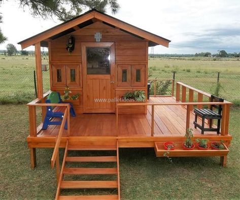 Cabin Decks, Woods Ideas, Cabin Deck, Alternative Housing, Hut House, Wooden House Design, Bamboo House Design, Pallet Patio Furniture, Pallet House