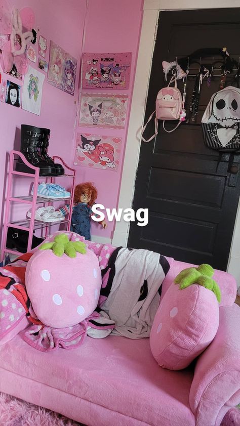 Yami Kawaii Room, Candy Themed Bedroom, Sanrio Bedroom, Kawaii Room Decor, Interior Home Decor, Yami Kawaii, Old Room, Cute Room Ideas, Redecorate Bedroom