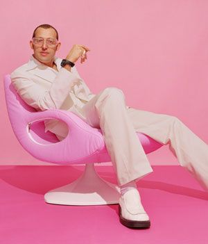 Karim Rashid Veuve Clicquot Rose, Pink Bedroom Furniture, Trade Show Design, Karim Rashid, Dieter Rams, White Dress Shoes, Alternative Lifestyle, Red Dot Design, Life Thoughts