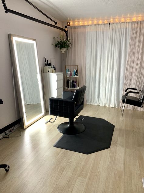 Home garage to studio salon -DIY Kos, Room Salon Ideas, Diy Hair Salon, Home Salon Ideas Small, Salon Ideas Small, Salon Decor Studio, Salon Suite Decor, Home Hair Salons, Beauty Room Salon