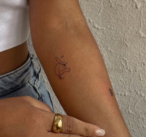 Cute Dog Tattoos For Women, Symbolic Dog Tattoo, Dainty Dog Tattoo Simple, Tattoo Ideas Dog Lovers, Small Animal Tattoos For Women Simple, Tattoos For Dog Moms, Dog Best Friend Tattoo, Tattoo For Dog Lovers, Small Tattoo Dog