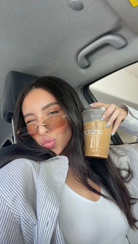 Coffee Selfie, Photo Editing Apps Iphone, Selfie Tips, Car Poses, Gym Fits, Photo Editing Apps, Classy Aesthetic, Girl Tips, Summer Photos