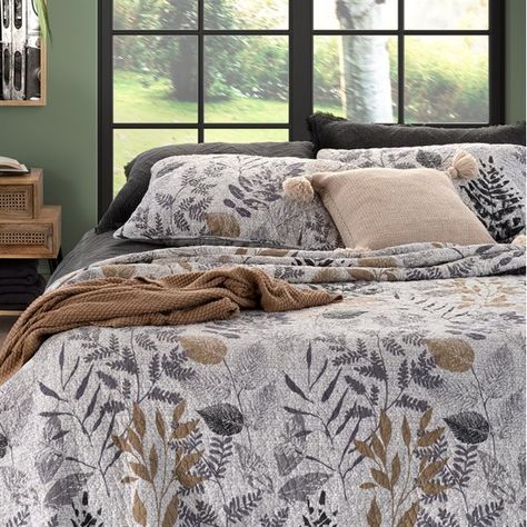 Lena foliage printed quilt California King Quilts, Cotton Quilt Set, Beautiful Bed, Twin Quilt Size, Grey Home Decor, Queen Size Quilt, Inspire Me Home Decor, King Size Quilt, Quilted Sham