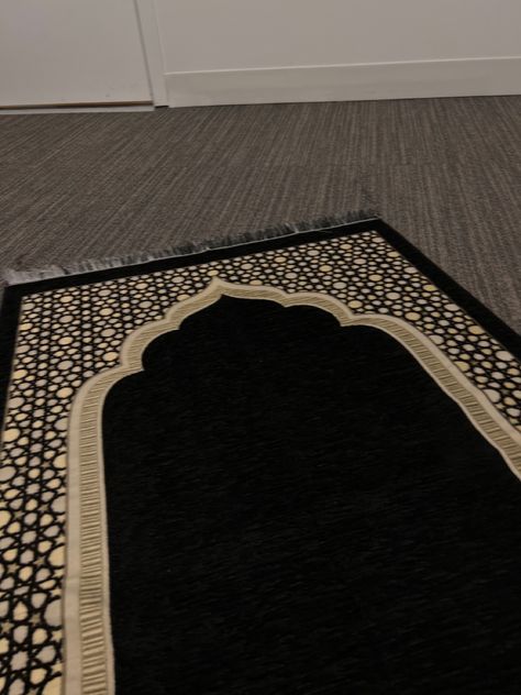 #islam #muslim #prayermat #praying #deen #aesthetic Praying Mat, Al Qur'an Aesthetic, Islamic Wallpaper Hd, Islamic Wallpaper, Future Lifestyle, Aesthetic Pictures