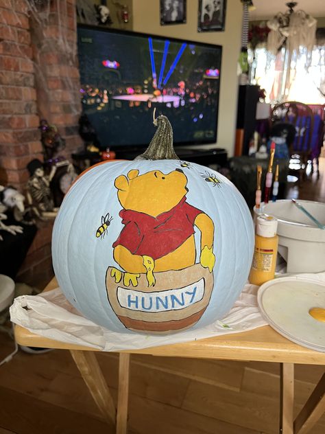 Pooh Bear Painted Pumpkin, Peanuts Painted Pumpkin, Pumpkin Disney Painting, Small Pumpkin Painting Ideas Easy Disney, Pumpkin Painting Book Characters, Cinderella Pumpkin Painting, Winnie The Pooh Pumpkin Painting, Cartoon Pumpkin Painting, Pumpkin Painting Ideas Disney