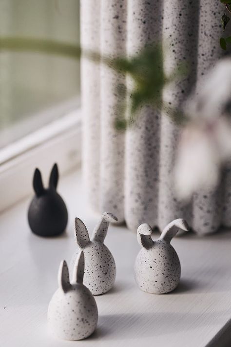 Easter Hare, Playful Home, Diy Osterschmuck, Easter Pottery, Diy Keramik, Air Dry Clay Projects, Clay Crafts Air Dry, Diy Ceramic, Front Porch Christmas Decor Ideas