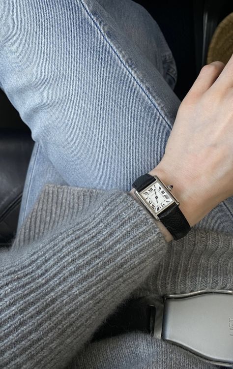 Black Strap Watch Women, Black Watch Aesthetic, Black Watch Women's, Black Watch Outfit, Watch Outfit, Pretty Watches, Fancy Watches, Vintage Watches Women, Watches Women