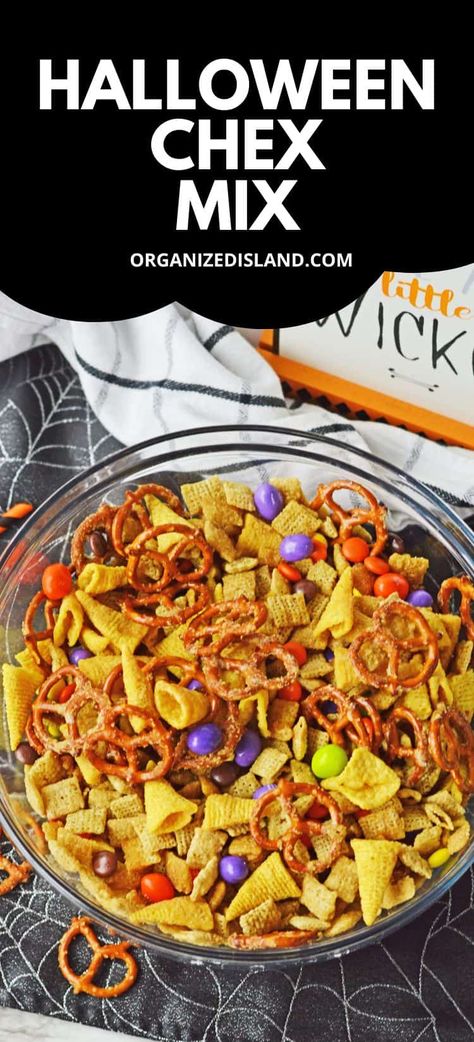 Halloween Food For Party Appetizers, Halloween Chex Mix Recipes, Food For Party, Fall Snack Mixes, Delicious Halloween Treats, Halloween Snack Mix, Chex Mix Recipe, Halloween Appetizers Easy, Halloween Party Appetizers