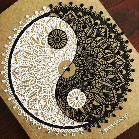 Crystal Mandala, Jin Jang, Mandala Drawings, Mandala Zentangle, Yin Yang Art, Creativity Ideas, Mandala Art Therapy, Mandala Design Pattern, Mandala Art Lesson