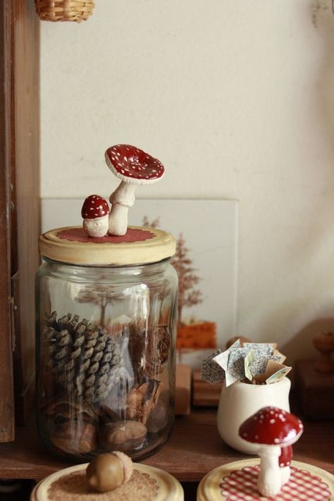 Mushroom Crafts, Tanah Liat, Mushroom Art, In A Jar, Clay Projects, Clay Creations, Clay Art, Pine Cones, Clay Crafts