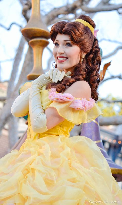 Disneyland Face Characters, Bella Disney, Disneyland Princess, Disney Princess Cosplay, Princess Makeup, Belle Beauty And The Beast, Disney Face Characters, Princess Photo, Princess Cosplay