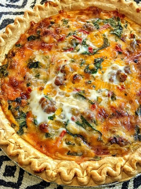 Quiche Breakfast, Vegetable Quiche Recipes, Cheesy Potato Bake, Sausage Quiche, Veggie Quiche, Vegetable Quiche, Workout Eating, Vegan Cheddar, Breakfast Quiche