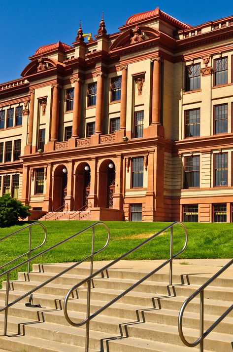 Cool School Buildings, Beautiful School Building, Dream School Building, Big School Building, Luxury School Building, Public School Aesthetic, Fancy School, School Outside, High School Building