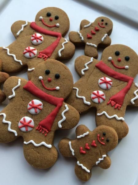 Gingerbread Cookies Decorated, Eat Cookies, Gingerbread Decorations, Cookie Company, Gingerbread Man Cookies, Xmas Cookies, Christmas Cookies Decorated, Christmas Sugar Cookies, Gingerbread Men