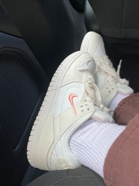 Disrupt 2 Pale Ivory, Nike Dunk Low Disrupt, Trendy Shoes Sneakers, Pretty Shoes Sneakers, Shoes Outfit Fashion, Cute Nike Shoes, Hype Shoes, Shoe Inspo, Aesthetic Shoes