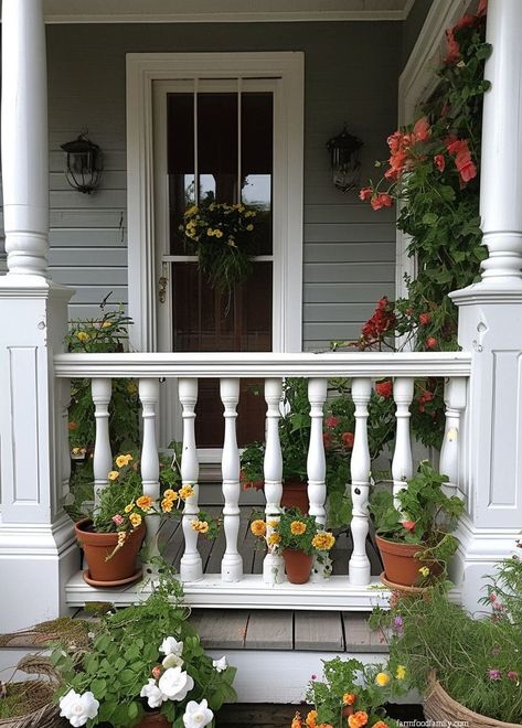 50+ Cheap and Simple Porch Railing Ideas and Designs 100 Diy Front Porch Railing Ideas, Simple Porch Railing, Small Front Porch Railing Ideas, Diy Porch Railing, Railing Styles, Front Porch Railing Ideas, Porch Railing Ideas, Pallet Porch, Porch Railing Designs