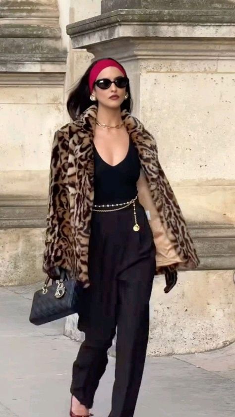 Short Leopard Dress, Leopard Coat Outfit Winter Style, Pamela Core, Leopard Print Jacket Outfit, Leopard Print Coat Outfit, Leopard Coat Outfit, Styling Jackets, Aw 2024, Movies Fashion