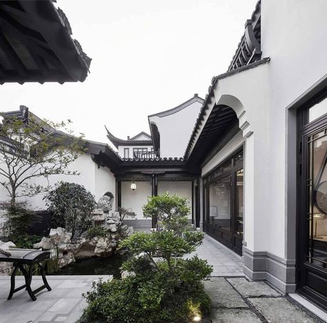 Chinese Villa, Japanese Mansion, Mafia House, Chinese Courtyard, China Architecture, Chinese Interior, Chinese House, Courtyard Design, Asian Architecture