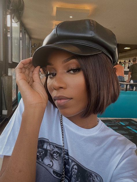 Beret 90s Outfit, Bob With Hat Black Women, Pageboy Hat Outfit Women, Short Hair With Beret, Baker Boy Hat Outfit Black Women, Newsboy Hat Outfit Aesthetic, Leather Cap Outfit, Newsboy Hat Outfit Women, Beret Cap Outfit