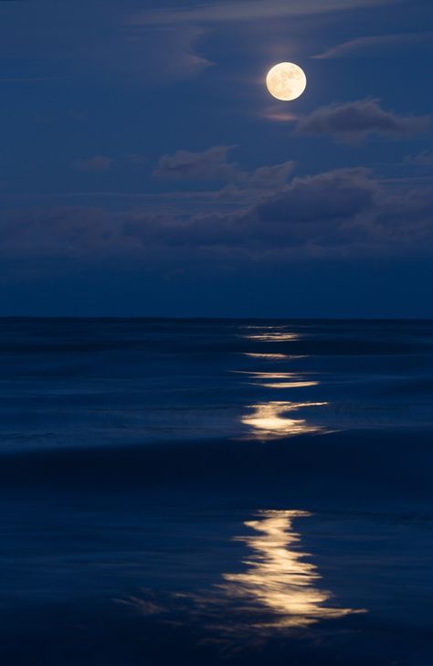 Arequipa, Starry Beach Night, Moonlit Photography, Lake Moonlight, Moon Landscape Photography, Moon And Nature, Moonlight Ocean, Moonlit Lake, Luna Aesthetic