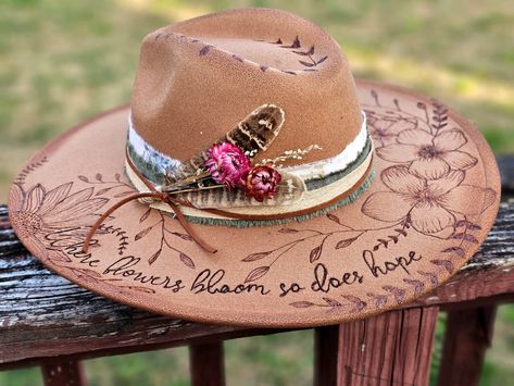 Bohemian Hats Boho Chic, Black Burned Felt Hat, Wood Burned Hats Women, Burned Hat Design Ideas, Custom Felt Hats For Women, Burned Hats For Women, Felt Hat Burning Designs, Custom Hat Ideas, Custom Cowgirl Hats