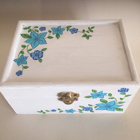 How To Paint A Box Ideas, Jewellery Box Design Diy, Diy Painted Box Ideas, Diy Wooden Jewelry Box Painting Ideas, Mini Box Painting Ideas, Painted Trinket Boxes, Painted Jewellery Box Ideas, Diy Box Painting Ideas, Painted Trinket Box Ideas