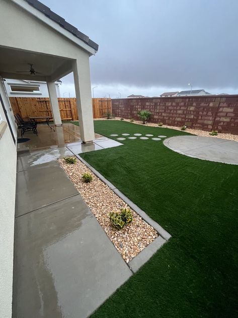 Turf Patio, Artificial Turf Backyard, Backyard Garden Design Ideas, Arizona Backyard Landscaping, Elegant Tablescapes, Artificial Grass Backyard, Turf Backyard, Arizona Backyard, California Backyard