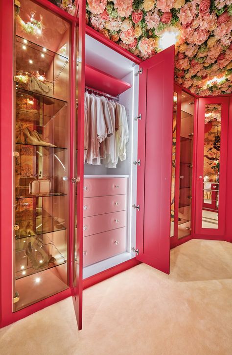 Bright Dressing Room Ideas, Hot Pink Walk In Closet, Dressing Room Paint Ideas, Bespoke Dressing Room, Bohemian Dressing Room, Fantasy Dressing Room, Dream Closet Design Women, Retro Dressing Room, Loft Dressing Room