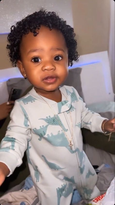 Brownskin Baby, Blasian Babies, Mommy And Baby Pictures, Cute Family Photos, Chocolate Babies, Black Baby Boys, Kids Curly Hairstyles, Cute Mixed Babies