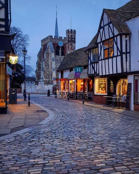 the historic market town of Hitchin, Hertfordshire✨ Hitchin is within easy reach of the capital by rail with Kings Cross station a mere 30 minutes away. There is good access to the main rail routes north to York and Scotland. It‘s is a town for foodies with virtually every cuisine represented and was recently voted in the ‘Top 10 Best Places to Live in the UK’ in The Times. Kings Cross Station, Travel Club, Best Places To Live, Medieval Town, Western Europe, Travel Wardrobe, New Town, Uk Travel, Travel Tours