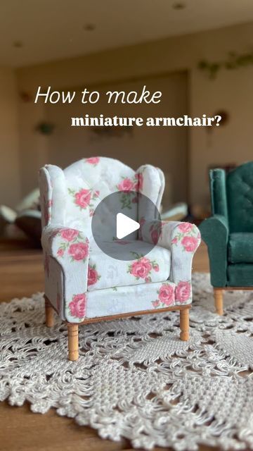 Miniature Furniture Diy Tutorials, Miniature Chair Diy, Dollhouse Furniture Plans, Foam Sheet Crafts, Miniature Diorama, Glue Craft, Model City, Thread Needle, Miniature Chair