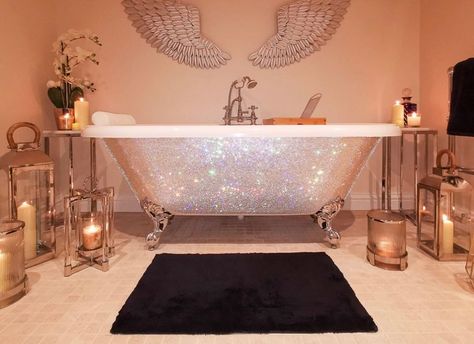 DivinelyDecadent on Instagram: “The perfect centrepiece for any luxury bathroom. The flash and sparkle from each hand placed @swarovski crystal make this bathtub the place…” Vintage Art Deco Interior, Aesthetic Interior Design, Luxury Bathtub, Claw Foot Bath, Art Deco Interior Design, Foot Bath, Dream Bathrooms, Elegant Bathroom, Interior Design Art