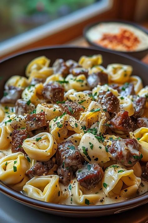 Discover the joy of making Cheesesteak Tortellini to create a perfect blend of tender tortellini, beef steak, and a rich provolone sauce. Pan Dishes, Tortellini Recipes, Weekday Meals, Beef Dinner, Provolone, Beef Dishes, Tortellini, Marinara, Main Dish Recipes