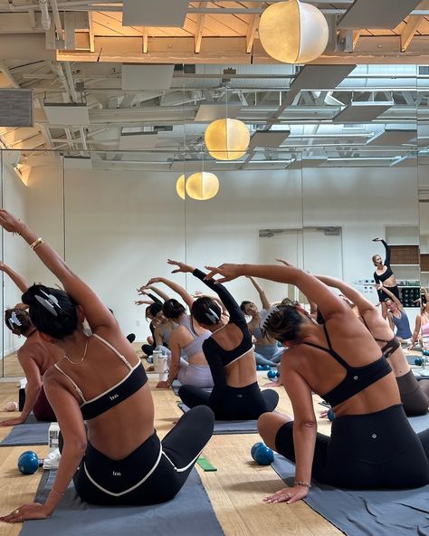 Ponytails and pilates ☁️🧘‍♀️✨ together with some of our EJ Ladies, we put Dream Crème to the test during a heated pilates class at Silver Springs in West Hollywood. Made to act as a multitasking hair mask (perfect for throwing in your hair before a workout), our friends were welcomed with a Dream Crème application station, custom pilates socks, gift bags and matcha to enjoy after the workout!