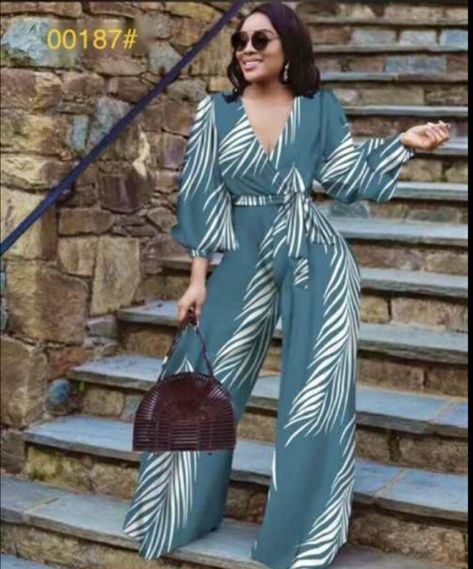 Chiffon Jumpsuit Styles, Jamsuits Design, Chiffon Jumpsuits For Women, Classy Jumpsuit Outfits, Chiffon Styles, Como Fazer Short, Fashion Work Outfit, Classy Jumpsuit, Chiffon Jumpsuit