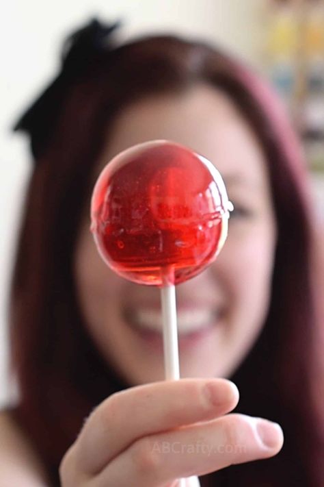 Homemade Tootsie Pop - Easy Homemade Tootsie Pop Recipe - AB Crafty Sophie Blackall, Tootsie Pops, Homemade Lollipops, Tootsie Roll Pops, Large Lollipops, Tasty Sweets, Giant Lollipops, Lollipop Recipe, Heavenly Desserts